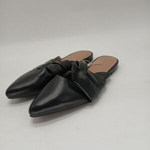 Black Old Navy slip ons, size 6